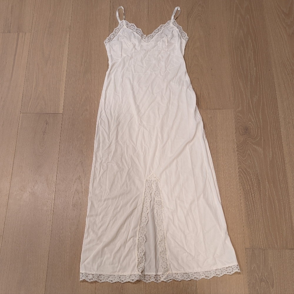 Vintage Elegant Cream Lace-Trimmed Slip